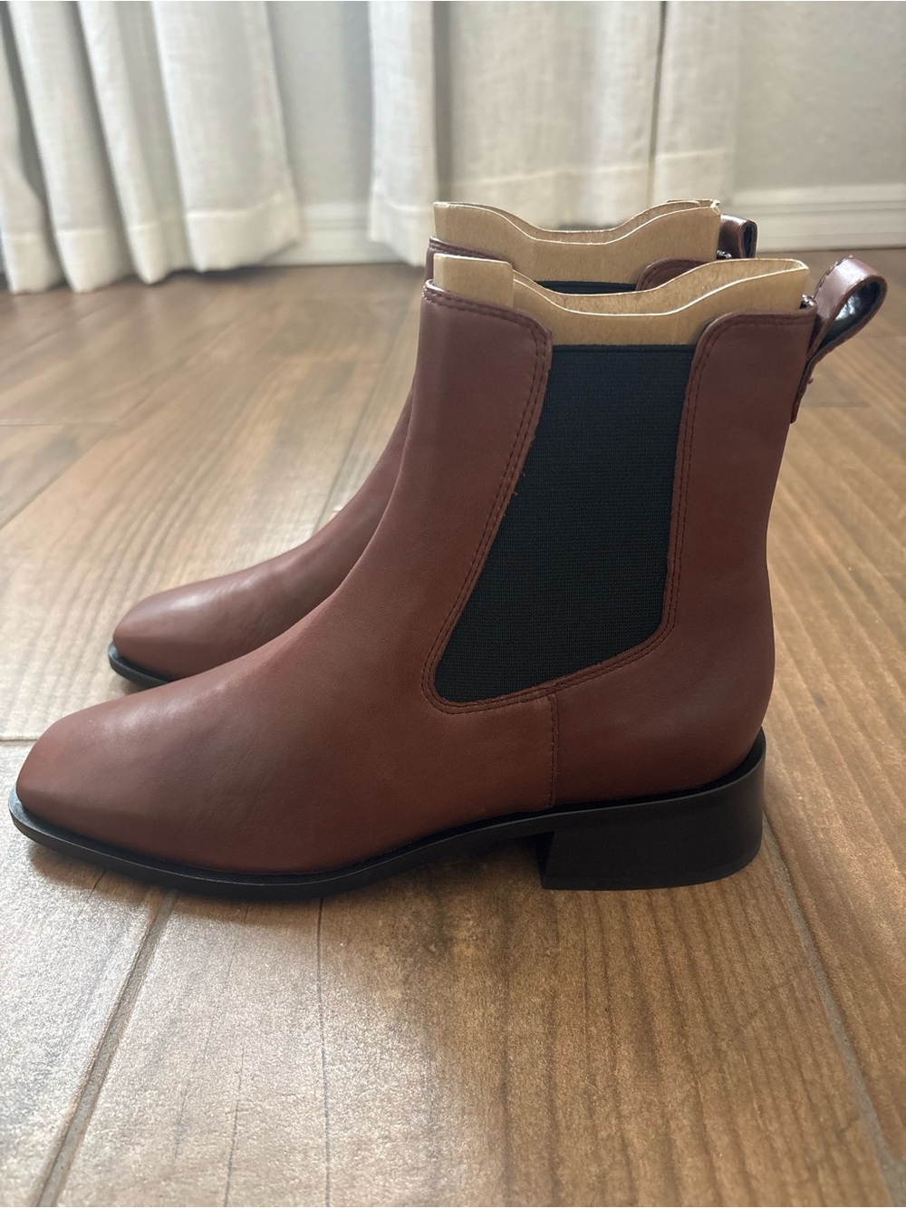 Sam Edelman Thelma Chelsea boots feature a sleek, modern square toe. - Picture 3 of 13